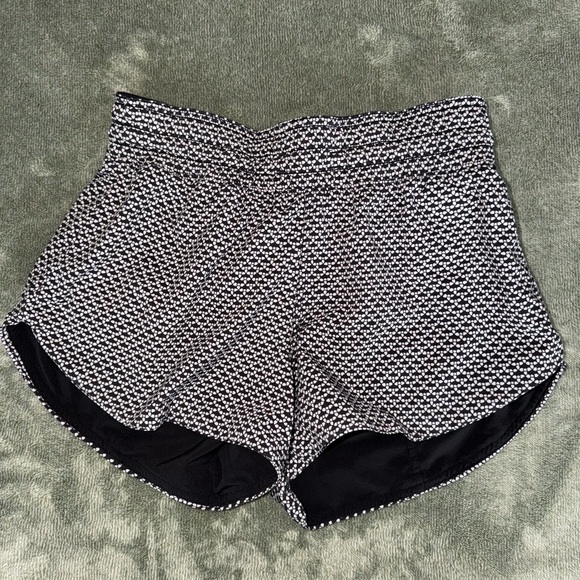 Lululemon Reversible Athletic Shorts - Picture 3 of 6